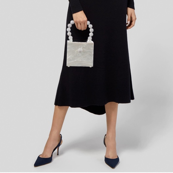 Cult Gaia
Eos Box Bag in Pearl - Picture 15 of 17